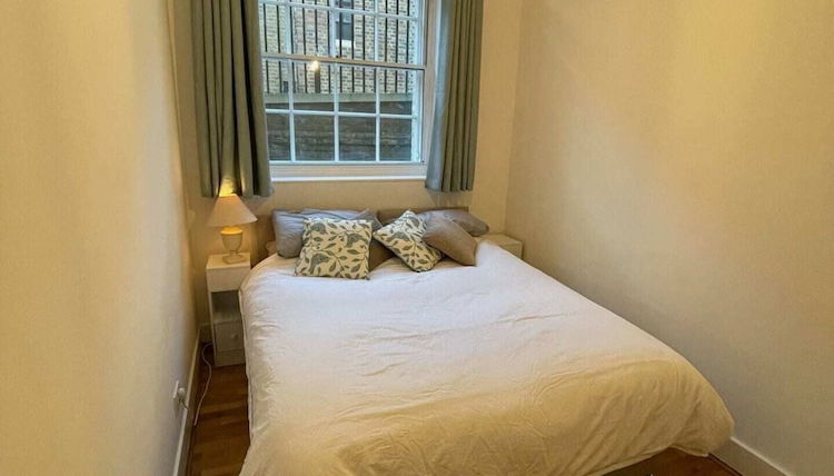 Photo 1 - Spacious 1BD Flat - Next to Richmond Riverside