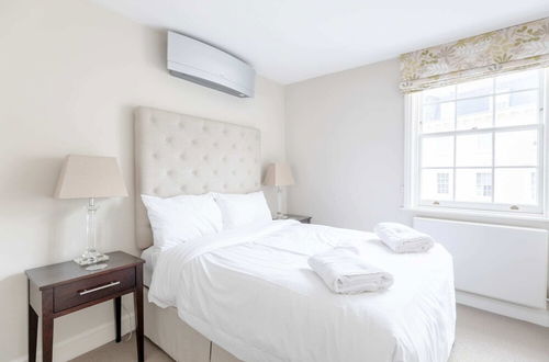 Photo 10 - Luxurious 3BD Flat - Sloane Square, Chelsea