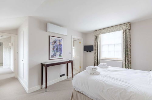 Photo 5 - Luxurious 3BD Flat - Sloane Square, Chelsea