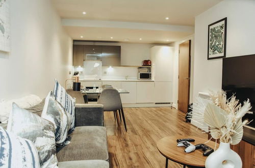 Photo 8 - Stunning 2-bed Apartment in Birmingham