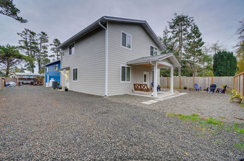 Photo 11 - Westport Home w/ Hot Tub: 2 Blocks to Beach