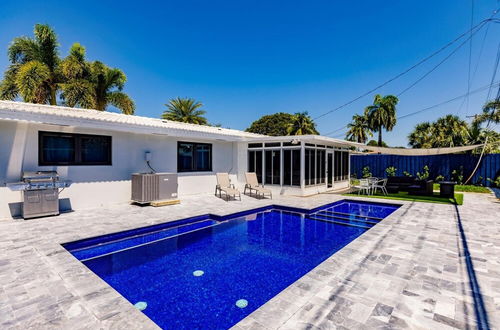 Photo 55 - Modern Spacious Home With Pool Jacuzzi