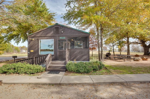 Photo 10 - Kerens Studio Cabin w/ Reservoir Access