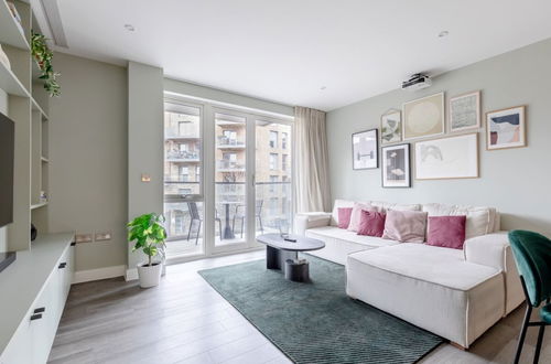 Photo 17 - Elegant & Serene 2BD Flat W/roof Terrace Hoxton