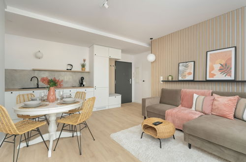 Foto 18 - Elegant Apartment in Poznan by Renters