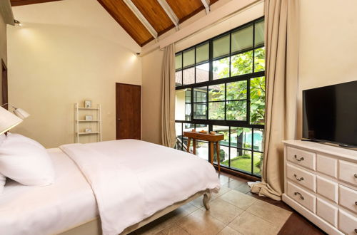 Foto 13 - Heavenly 5-bedroom Family Villa in Tranquil Area of Ubud