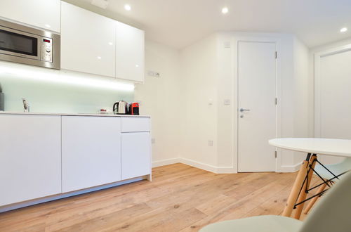 Photo 27 - West Hampstead Serviced Apartments by Concept Apartments