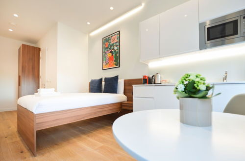 Photo 13 - West Hampstead Serviced Apartments by Concept Apartments