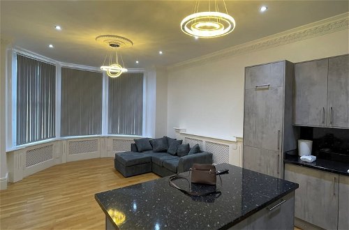 Photo 9 - Charming 1-bed Apartment in Wolverhampton