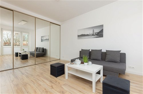 Photo 14 - Bright Studio With Balcony by Renters