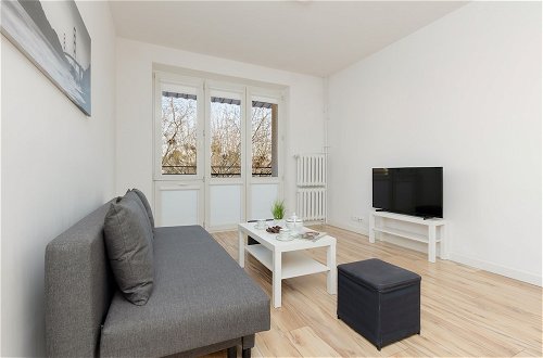 Photo 16 - Bright Studio With Balcony by Renters
