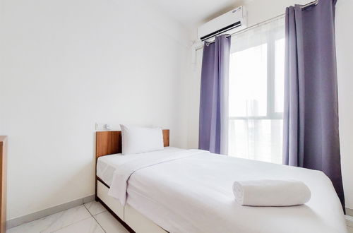 Foto 4 - Restful And Cozy Studio Sky House Alam Sutera Apartment