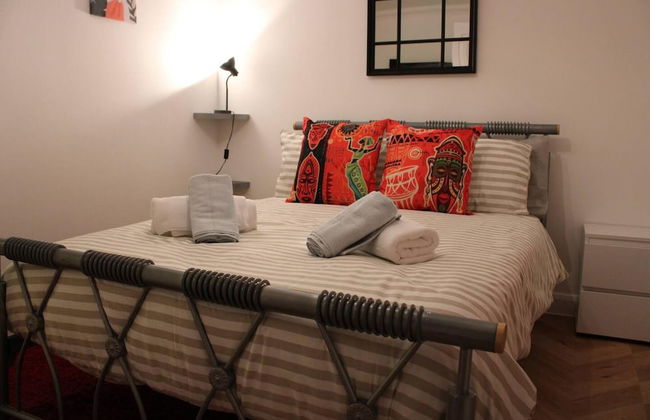 Apartment - Sleeps 2 - Parking - Station Close - Photo 2