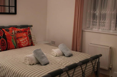 Photo 2 - Impeccable Spacious 1-bed Apart in London Dagenham