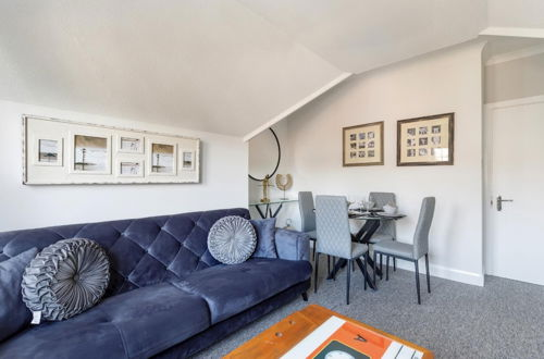 Photo 12 - Immaculate 2-bed Apartment in Hove