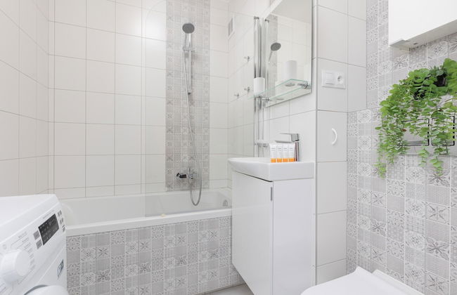 Stylish Apartment in Żoliborz by Renters - Photo 33
