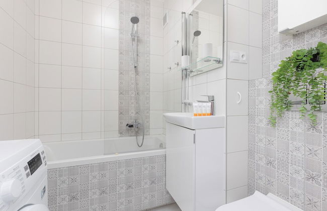 Stylish Apartment in Żoliborz by Renters - Photo 35