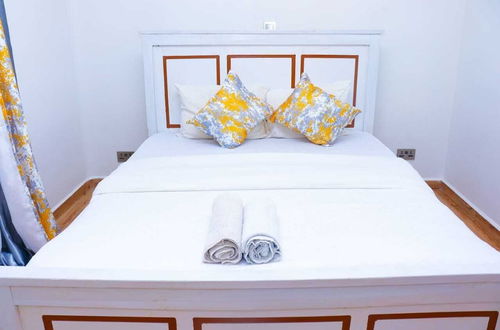 Photo 2 - Lux Suites Tatu City Vacation House