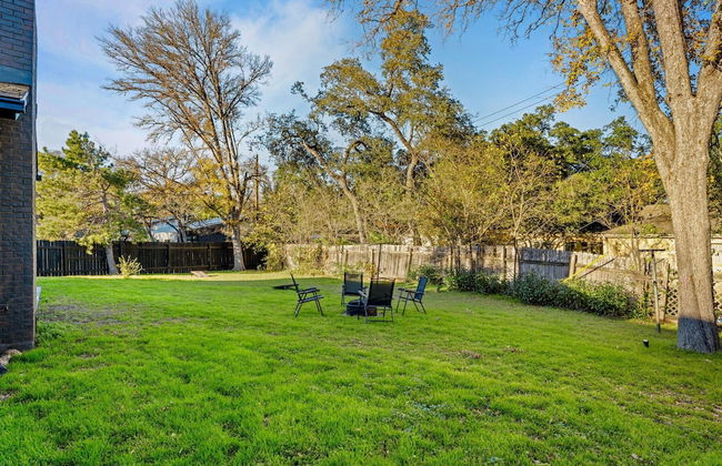 Quiet 3 Bedroom Home Walkable to Zilker Park - Photo 24