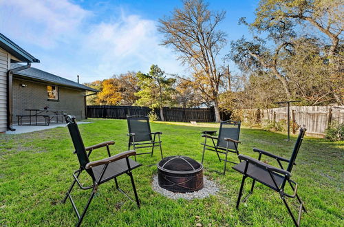 Photo 23 - Quiet 3 Bedroom Home Walkable to Zilker Park