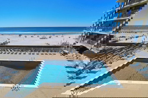 Foto 11 - Oceanfront Oasis Beachfront Condo w/ Views!