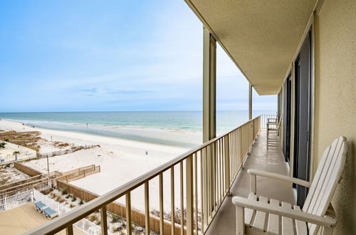 Foto 8 - Oceanfront Oasis Beachfront Condo w/ Views