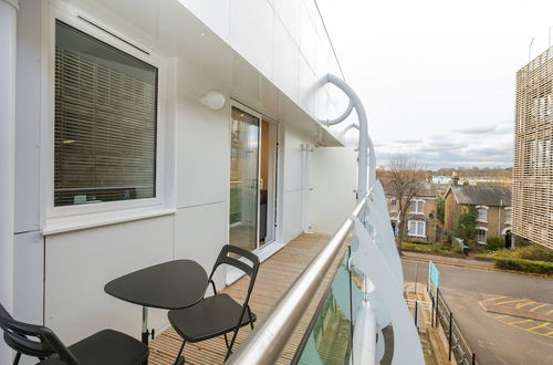 Photo 17 - Skyvillion - Tower Point Enfield 2bed Wbalcony