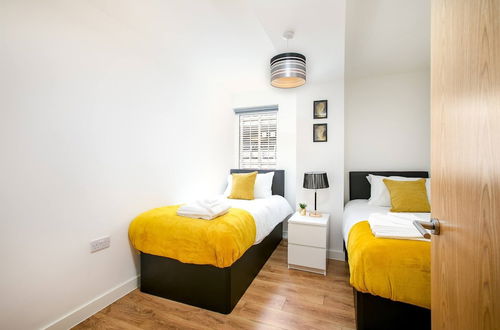 Photo 10 - Skyvillion - Tower Point Enfield 2bed W/balcony