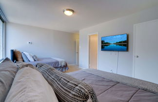 Photo 3 - Trendy Adaptable Crystal City Stay