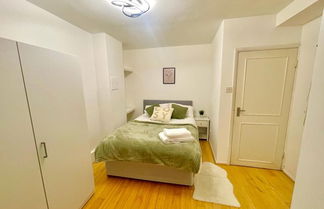 Photo 2 - Charming 1-bed Apartment in London