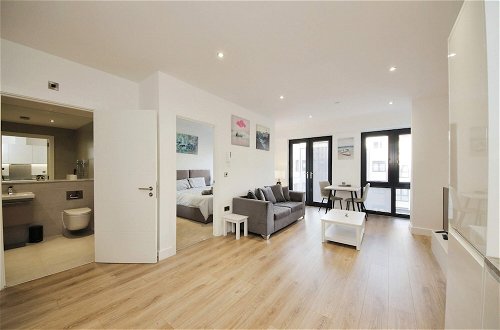 Photo 3 - Solihull Modern Apartments - Seven Stays