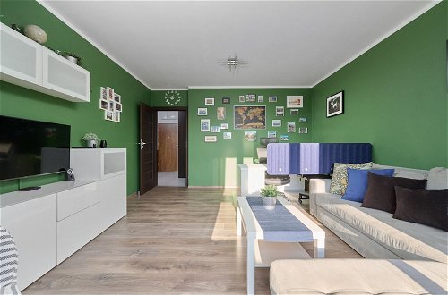 Photo 13 - Lively Green Apartment by Renters