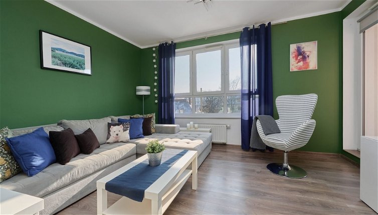 Photo 1 - Lively Green Apartment by Renters