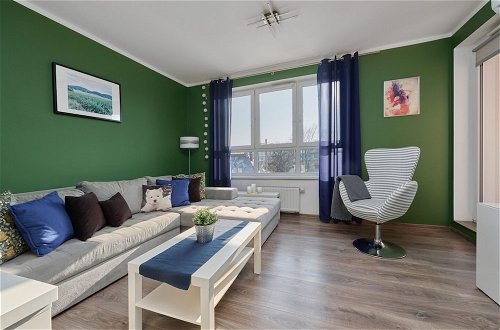 Photo 1 - Lively Green Apartment by Renters