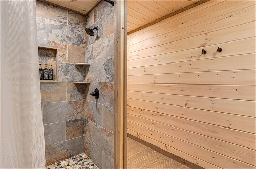 Photo 11 - Cabin w/ Hot Tub & Sauna: 5 Mi to Dtwn Blue Ridge