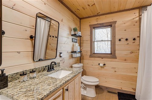 Photo 4 - Cabin w/ Hot Tub & Sauna: 5 Mi to Dtwn Blue Ridge