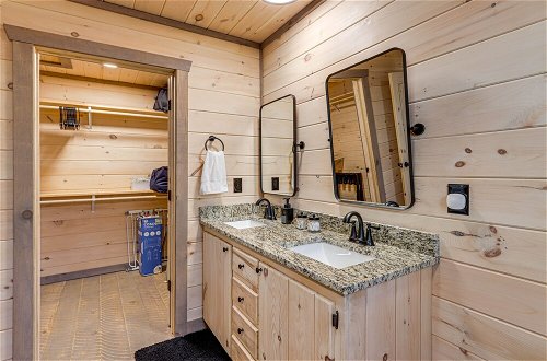 Photo 20 - Cabin w/ Hot Tub & Sauna: 5 Mi to Dtwn Blue Ridge