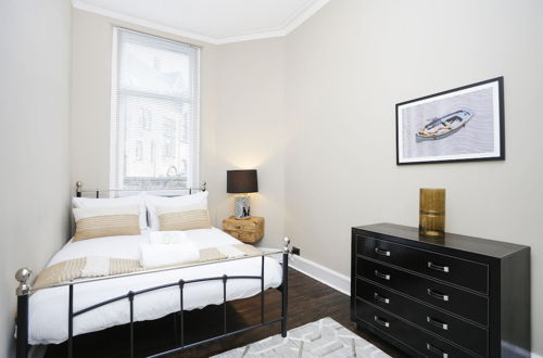 Photo 3 - JOIVY Modern 1-Br Apt W/ Communal Terrace In Trendy Stockbridge