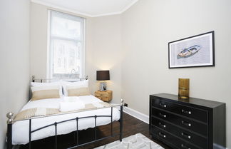 Photo 3 - Altido Modern 1-Br Apt W/ Communal Terrace In Trendy Stockbridge