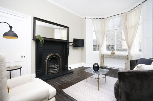 Photo 13 - Altido Modern 1-Br Apt W/ Communal Terrace In Trendy Stockbridge