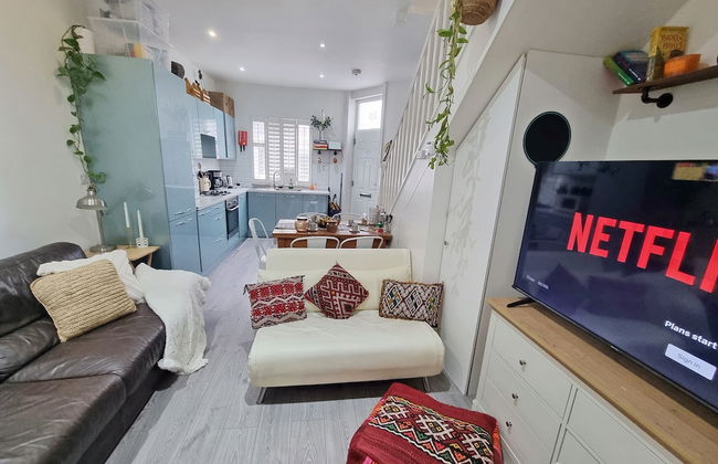 4Bed 3Bath - 8min to London Bridge - Photo 37