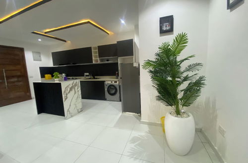 Foto 5 - Luxury 2 bed Service Apartment at Ikate