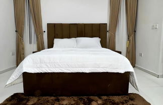 Photo 2 - Luxury 2 bed Service Apartment at Ikate