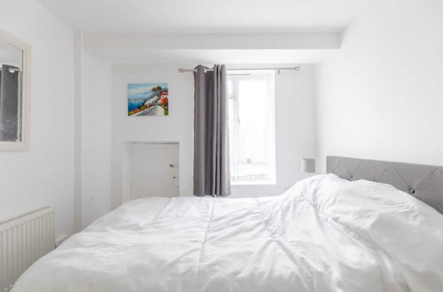 Photo 2 - Well Located 2BD Flat - Essex Road, Islington