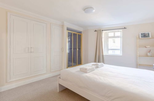 Photo 10 - Spacious 3BD Flat - 14 Mins to Buckingham Palace