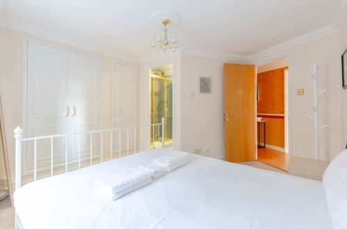 Foto 5 - Spacious 3BD Flat - 14 Mins to Buckingham Palace