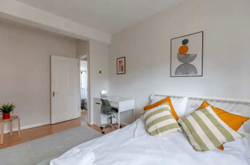 Photo 14 - Cosy 4BD Flat W/private Balcony - Nine Elms