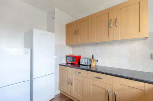 Photo 16 - Cosy 4BD Flat W/private Balcony - Nine Elms