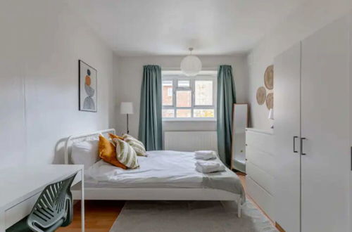 Photo 10 - Cosy 4BD Flat W/private Balcony - Nine Elms