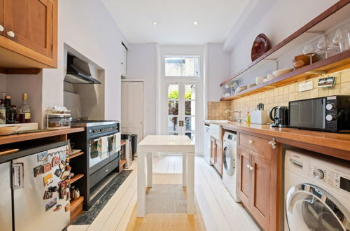 Photo 7 - Charming 3BD House W/private Garden - Fulham